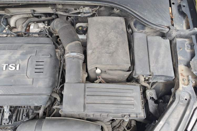 Used Volkswagen Passat 2017 330TSI DSG Luxury Edition Engine Bay Left
