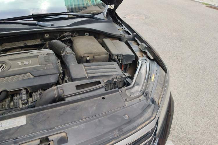 Used Volkswagen Passat 2017 330TSI DSG Luxury Edition Engine Bay Left