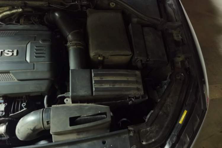 Used Volkswagen Passat 2017 330TSI DSG Luxury Edition Engine Bay Left