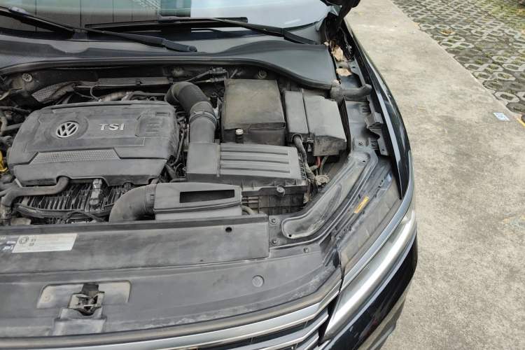 Used Volkswagen Passat 2017 330TSI DSG Luxury Edition Engine Bay Left