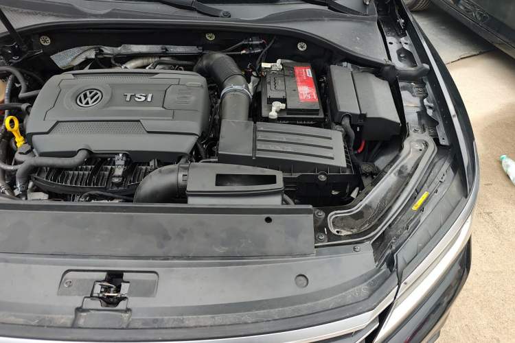 Used Volkswagen Passat 2017 330TSI DSG Luxury Edition Engine Bay Left