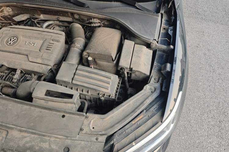 Used Volkswagen Passat 2017 330TSI DSG Luxury Edition Engine Bay Left