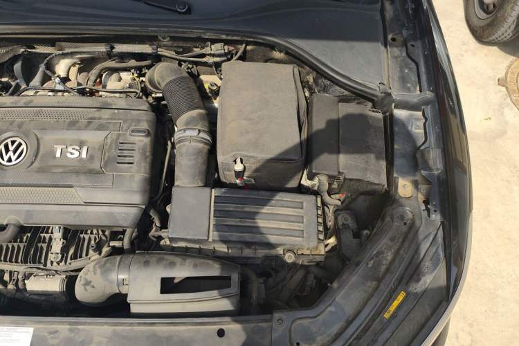 Used Volkswagen Passat 2017 330TSI DSG Luxury Edition Engine Bay Left