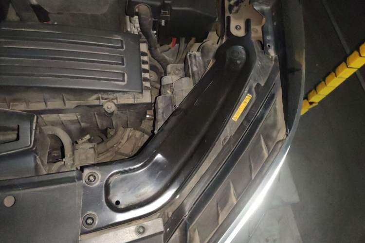 Used Volkswagen Passat 2017 330TSI DSG Luxury Edition Engine Bay Left