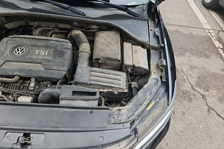 Used Volkswagen Passat 2017 330TSI DSG Luxury Edition Engine Bay Left