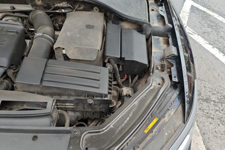 Used Volkswagen Passat 2017 330TSI DSG Luxury Edition Engine Bay Left