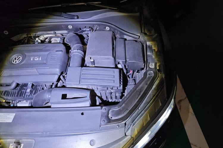 Used Volkswagen Passat 2017 330TSI DSG Luxury Edition Engine Bay Left