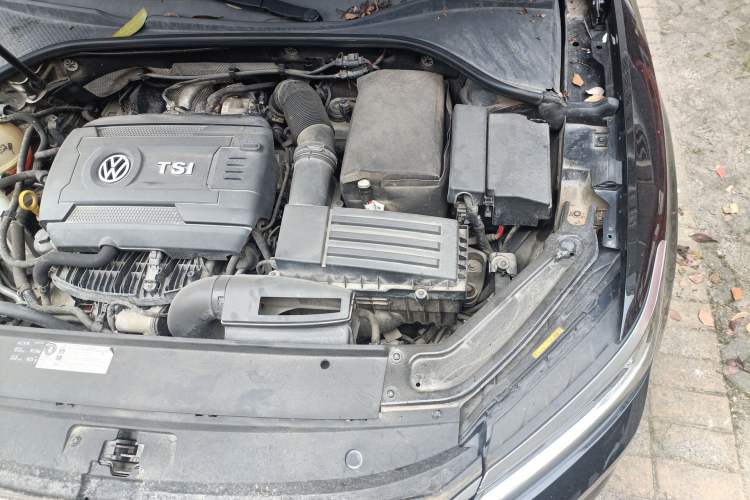 Used Volkswagen Passat 2017 330TSI DSG Luxury Edition Engine Bay Left