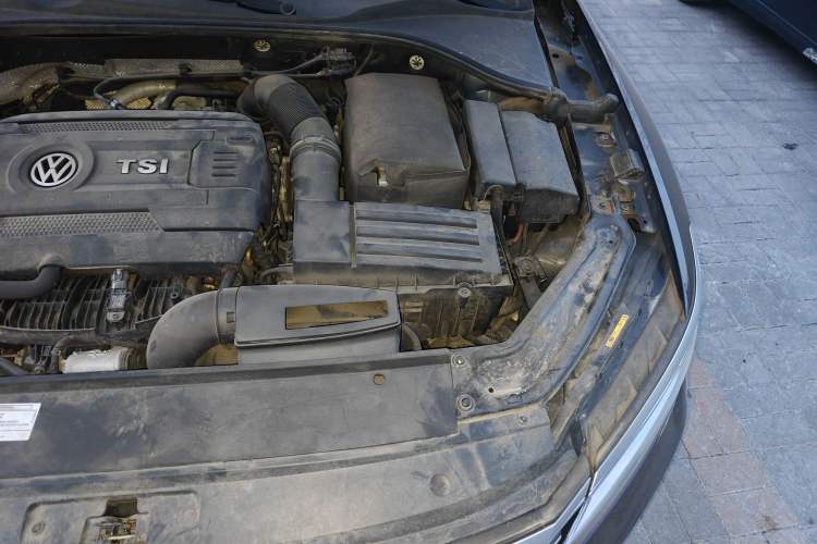 Used Volkswagen Passat 2017 330TSI DSG Luxury Edition Engine Bay Left