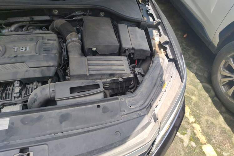 Used Volkswagen Passat 2017 330TSI DSG Luxury Edition Engine Bay Left