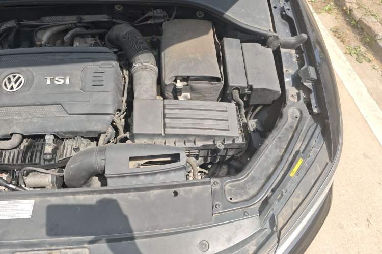 Used Volkswagen Passat 2017 330TSI DSG Luxury Edition Engine Bay Left