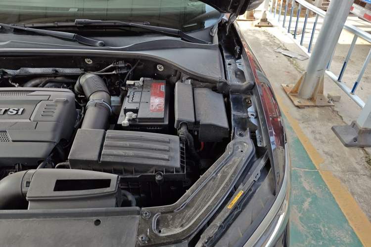 Used Volkswagen Passat 2017 330TSI DSG Luxury Edition Engine Bay Left