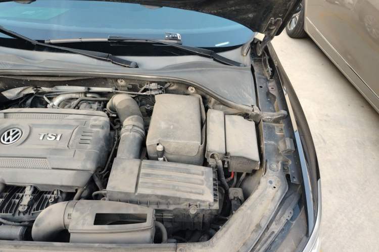 Used Volkswagen Passat 2017 330TSI DSG Luxury Edition Engine Bay Left