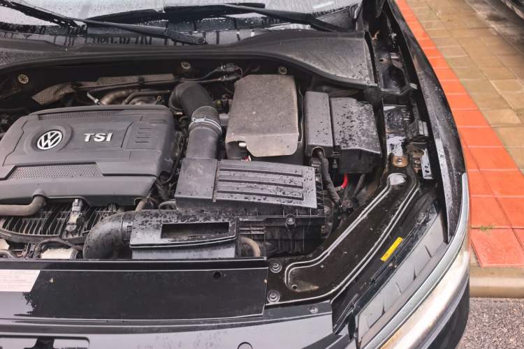Used Volkswagen Passat 2017 330TSI DSG Luxury Edition Engine Bay Left