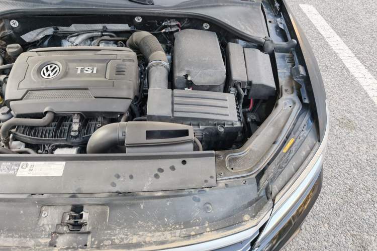 Used Volkswagen Passat 2017 330TSI DSG Luxury Edition Engine Bay Left