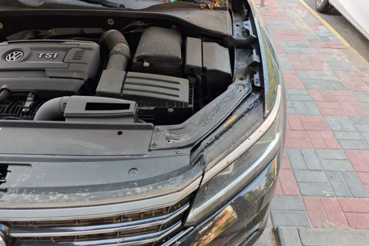 Used Volkswagen Passat 2017 330TSI DSG Luxury Edition Engine Bay Left