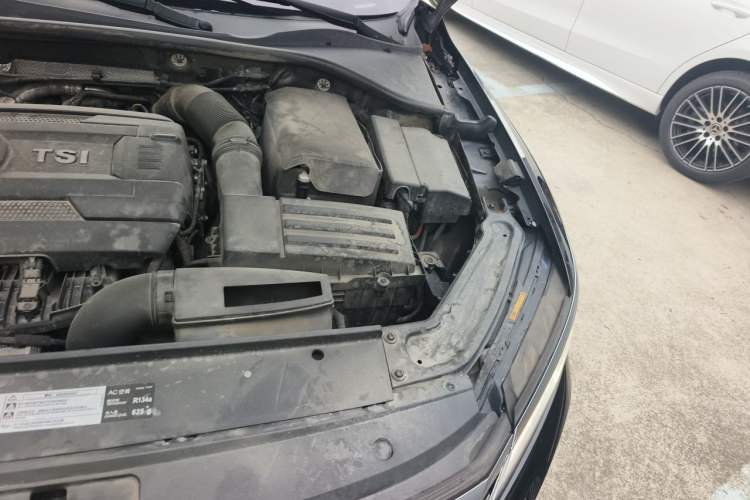 Used Volkswagen Passat 2017 330TSI DSG Luxury Edition Engine Bay Left