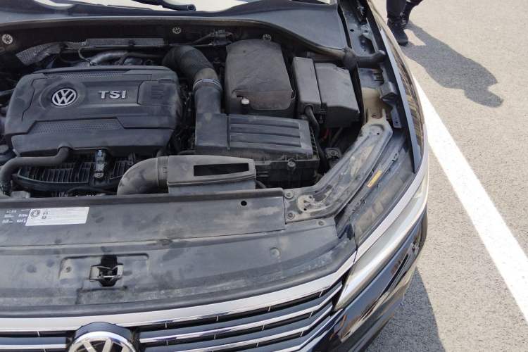 Used Volkswagen Passat 2017 330TSI DSG Luxury Edition Engine Bay Left