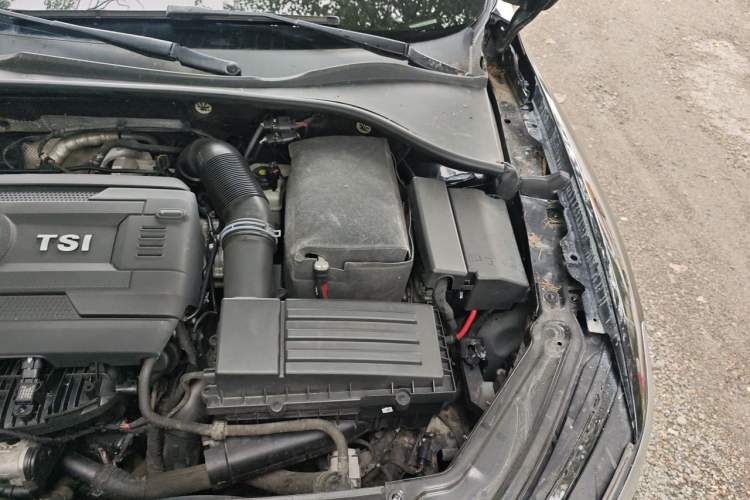 Used Volkswagen Passat 2017 330TSI DSG Luxury Edition Engine Bay Left