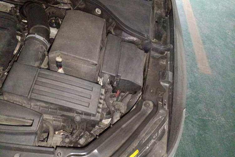 Used Volkswagen Passat 2017 330TSI DSG Luxury Edition Engine Bay Left