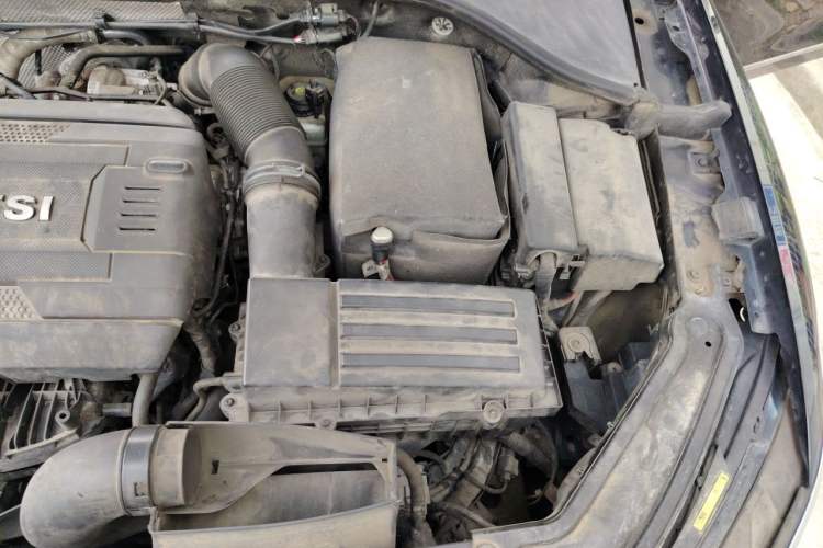 Used Volkswagen Passat 2017 330TSI DSG Luxury Edition Engine Bay Left