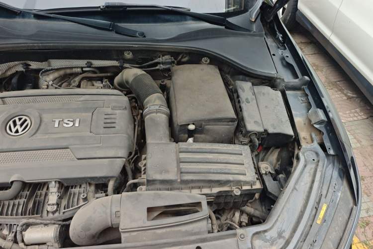 Used Volkswagen Passat 2017 330TSI DSG Luxury Edition Engine Bay Left