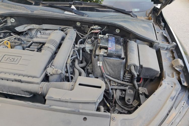 Used Volkswagen Passat 2017 280TSI DSG Luxury Edition Engine Bay Left