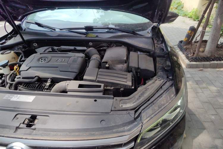 Used Volkswagen Passat 2017 330TSI DSG Luxury Edition Engine Bay Left