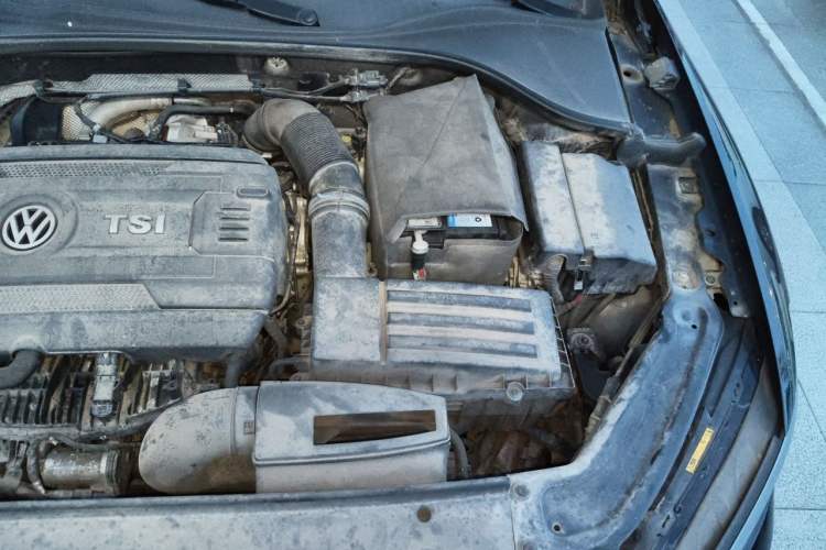 Used Volkswagen Passat 2017 330TSI DSG Luxury Edition Engine Bay Left