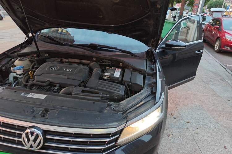 Used Volkswagen Passat 2017 330TSI DSG Luxury Edition Engine Bay Left