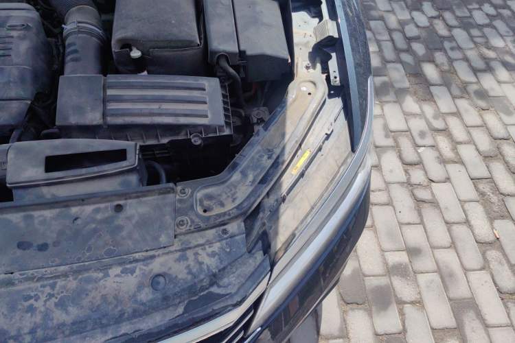 Used Volkswagen Passat 2017 330TSI DSG Luxury Edition Engine Bay Left