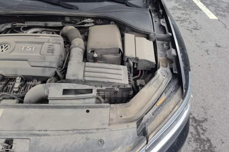 Used Volkswagen Passat 2017 330TSI DSG Luxury Edition Engine Bay Left