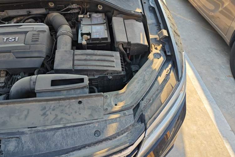 Used Volkswagen Passat 2017 330TSI DSG Luxury Edition Engine Bay Left