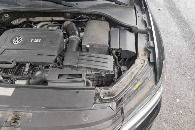 Used Volkswagen Passat 2017 330TSI DSG Luxury Edition Engine Bay Left