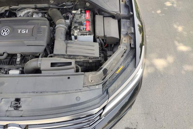 Used Volkswagen Passat 2017 330TSI DSG Luxury Edition Engine Bay Left