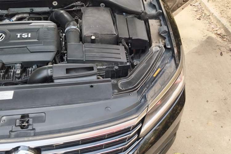 Used Volkswagen Passat 2017 330TSI DSG Luxury Edition Engine Bay Left