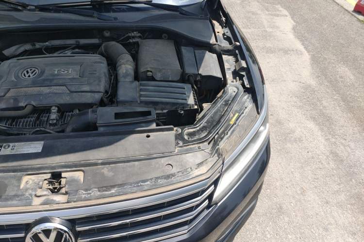 Used Volkswagen Passat 2017 330TSI DSG Luxury Edition Engine Bay Left
