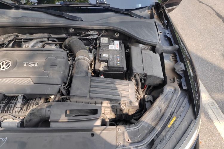 Used Volkswagen Passat 2017 330TSI DSG Luxury Edition Engine Bay Left