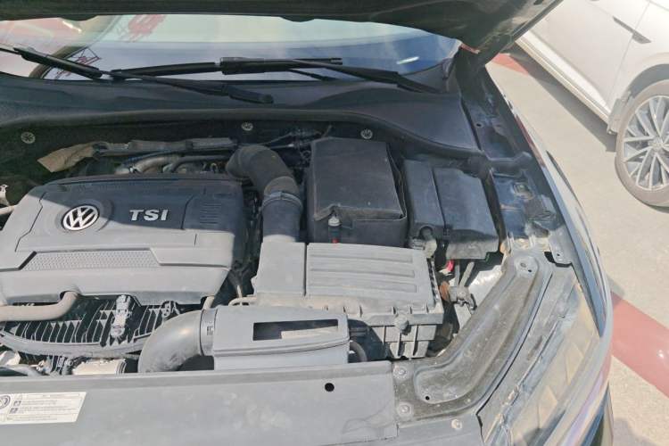 Used Volkswagen Passat 2017 330TSI DSG Luxury Edition Engine Bay Left