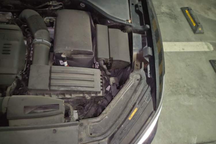 Used Volkswagen Passat 2017 330TSI DSG Luxury Edition Engine Bay Left