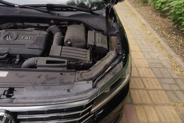 Used Volkswagen Passat 2017 330TSI DSG Luxury Edition Engine Bay Left