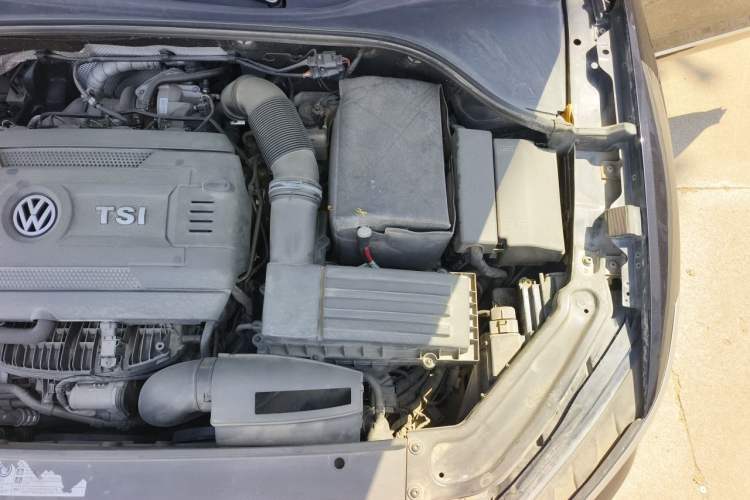 Used Volkswagen Passat 2017 330TSI DSG Luxury Edition Engine Bay Left