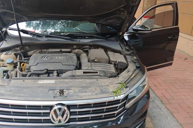 Used Volkswagen Passat 2017 330TSI DSG Luxury Edition Engine Bay Left