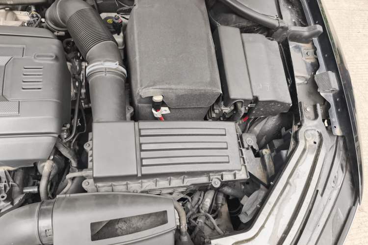 Used Volkswagen Passat 2017 330TSI DSG Luxury Edition Engine Bay Left