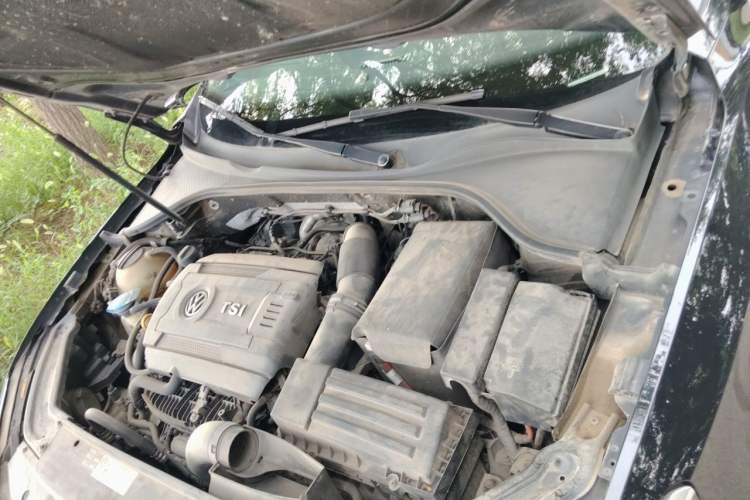 Used Volkswagen Passat 2017 330TSI DSG Luxury Edition Engine Bay Left