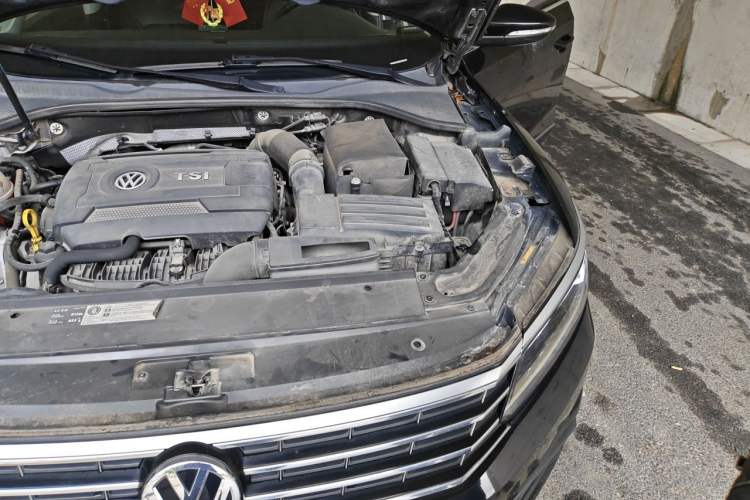 Used Volkswagen Passat 2017 330TSI DSG Luxury Edition Engine Bay Left