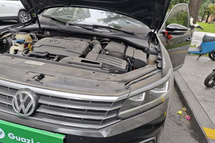 Used Volkswagen Passat 2017 330TSI DSG Luxury Edition Engine Bay Left