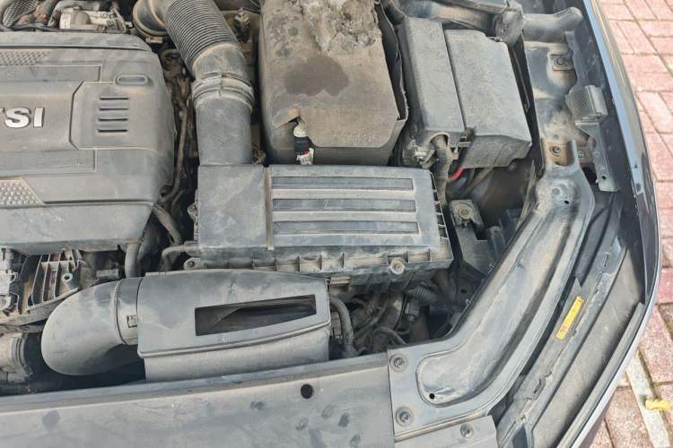 Used Volkswagen Passat 2017 330TSI DSG Luxury Edition Engine Bay Left