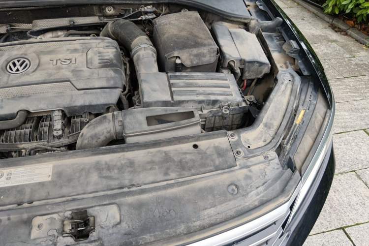 Used Volkswagen Passat 2017 330TSI DSG Luxury Edition Engine Bay Left