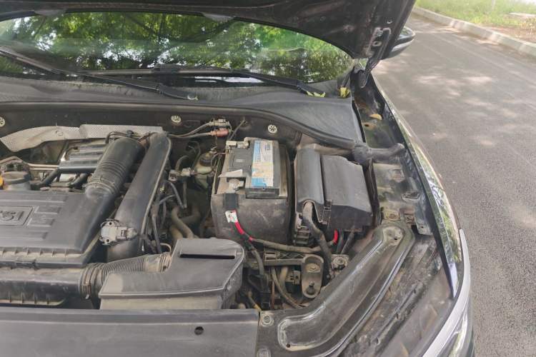 Used Volkswagen Passat 2017 280TSI DSG Luxury Edition Engine Bay Left